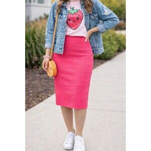 NWT Hot pink textured bandage pencil skirt with scalloped edges and slit in back